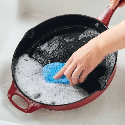 Rachael Ray Premium RUST-RESISTANT Cast Iron Skillet 12" Red 2 Rachael Ray Premium RUST-RESISTANT Cast Iron Skillet 12" Red - Image 2